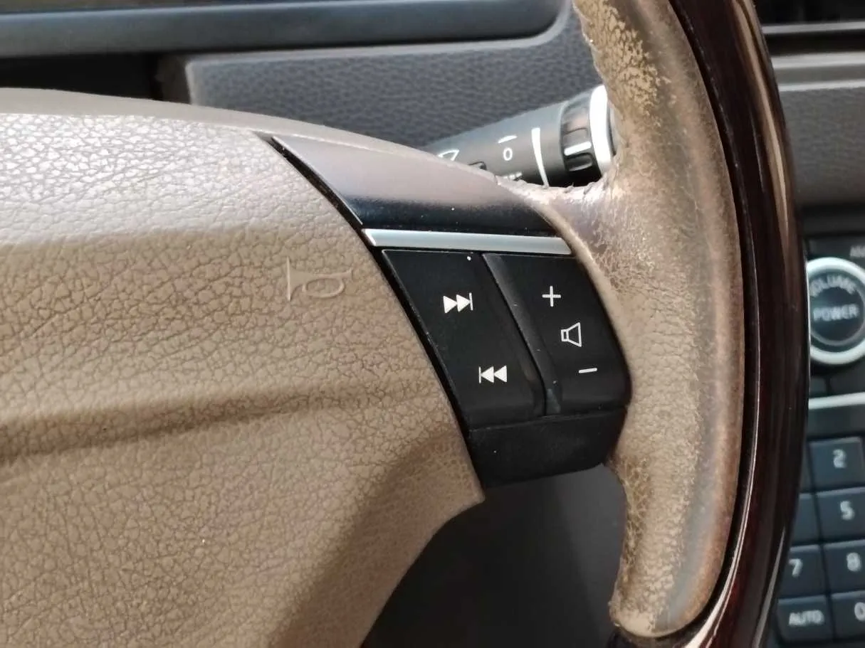Car image 35