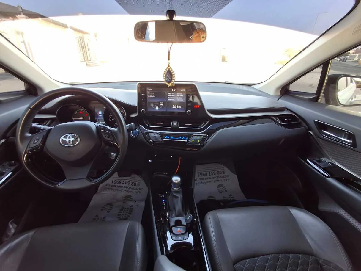 Car image 14