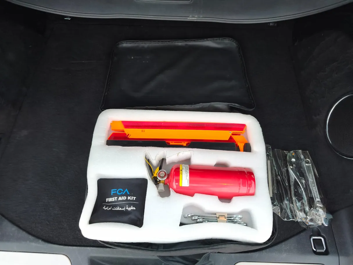 Car image 12