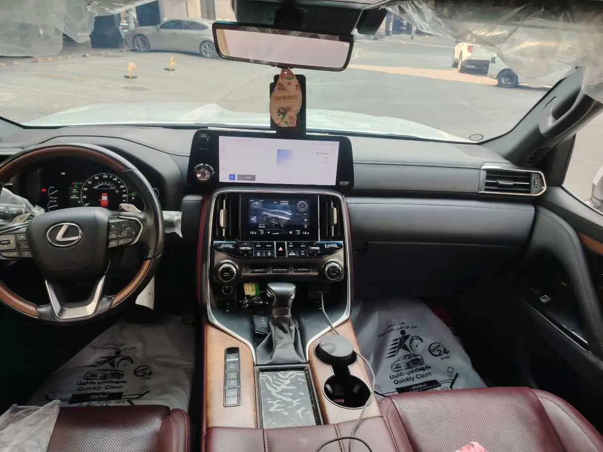 Car image 24
