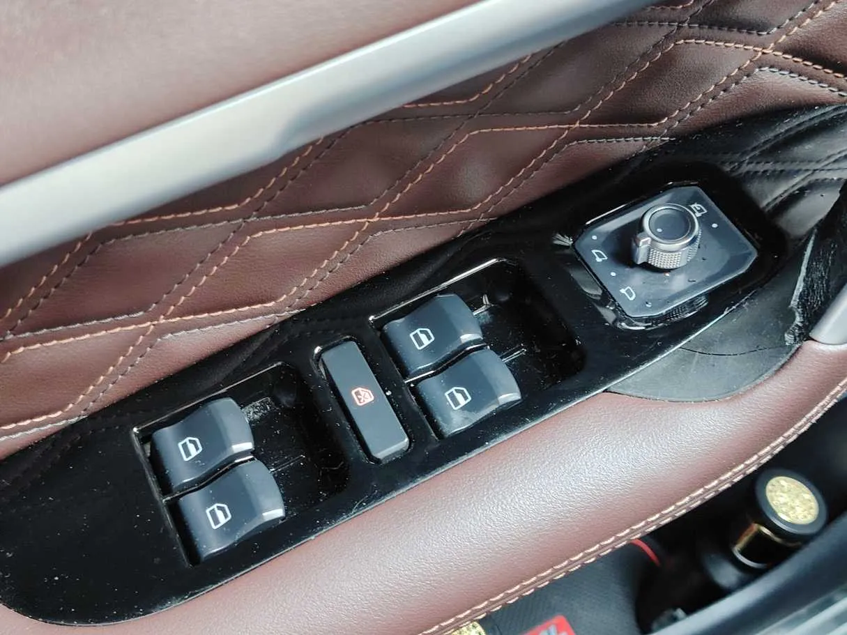 Car image 33
