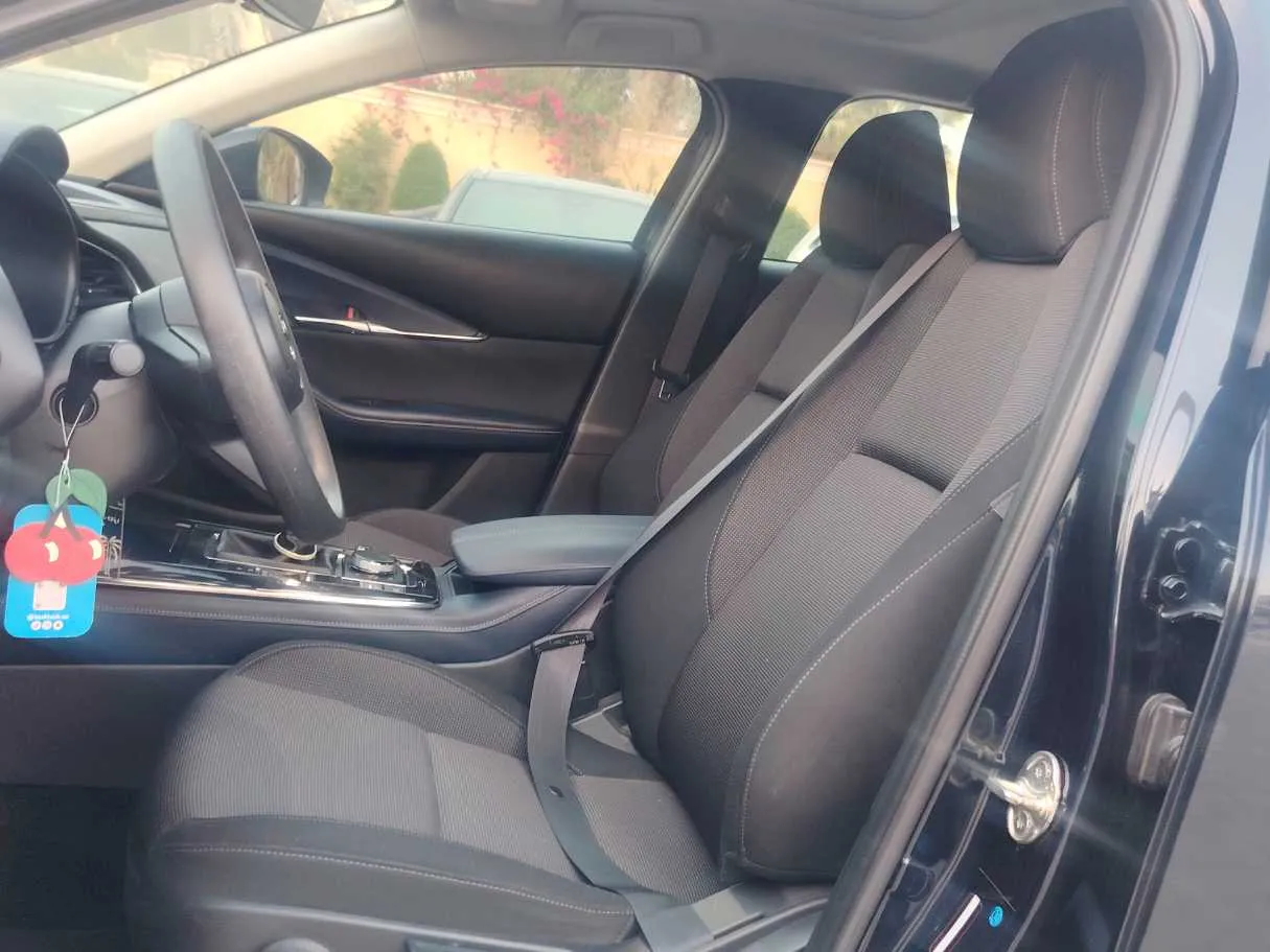 Car image 12
