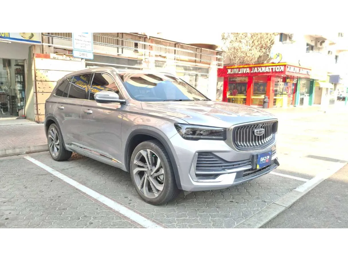 Car image 3