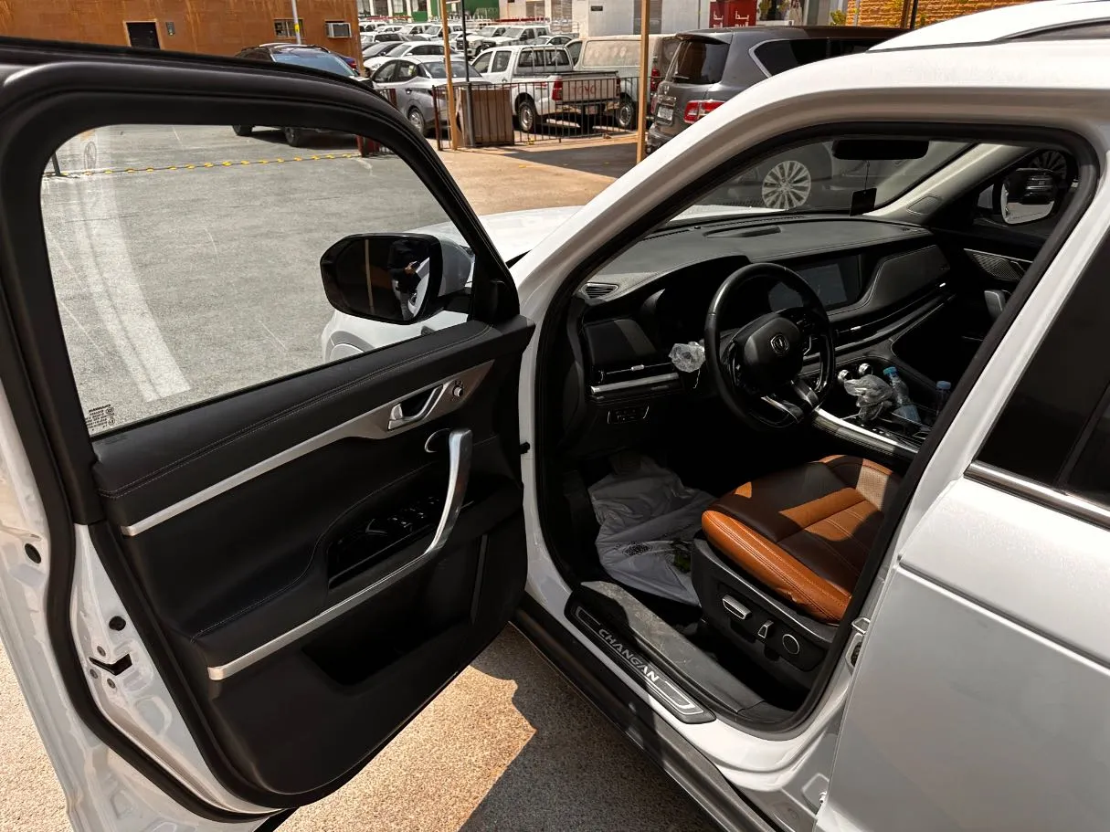 Car image 11