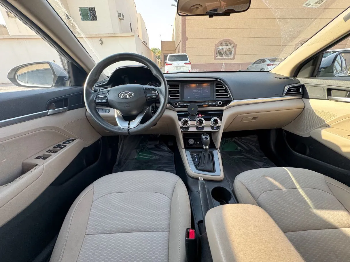 Car image 15