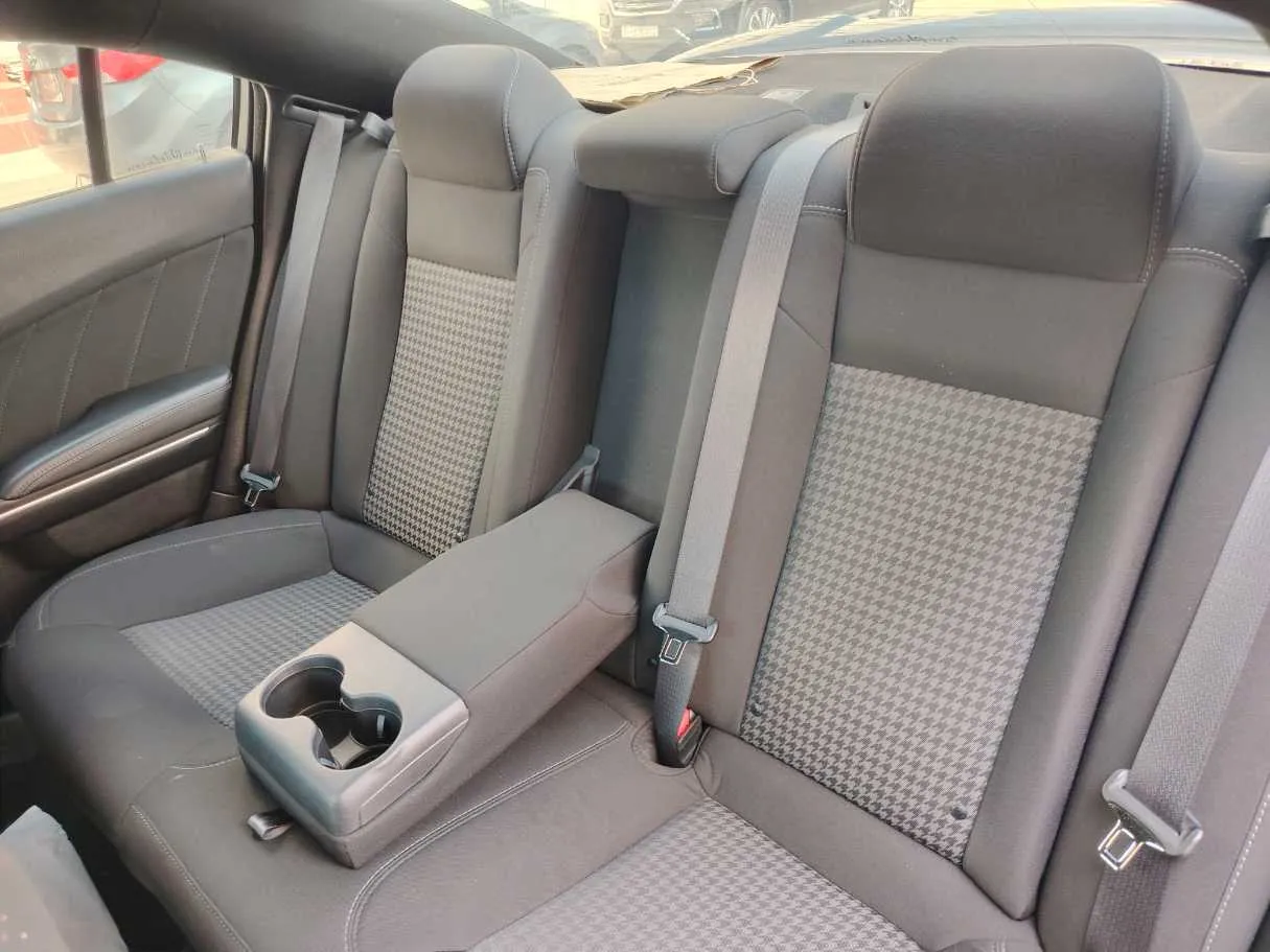 Car image 14
