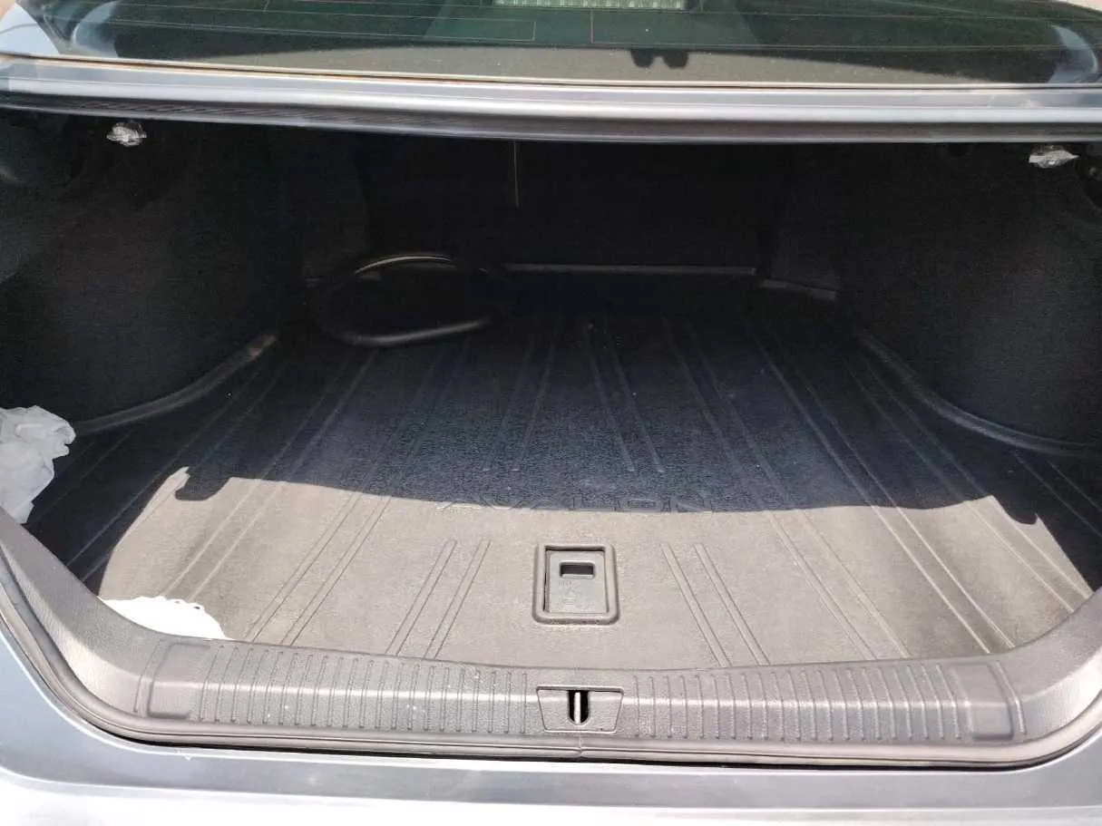Car image 28