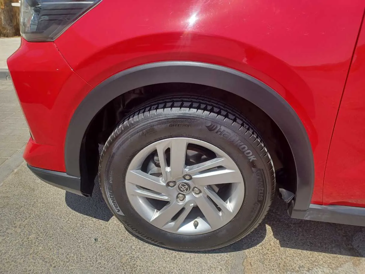 Car image 9