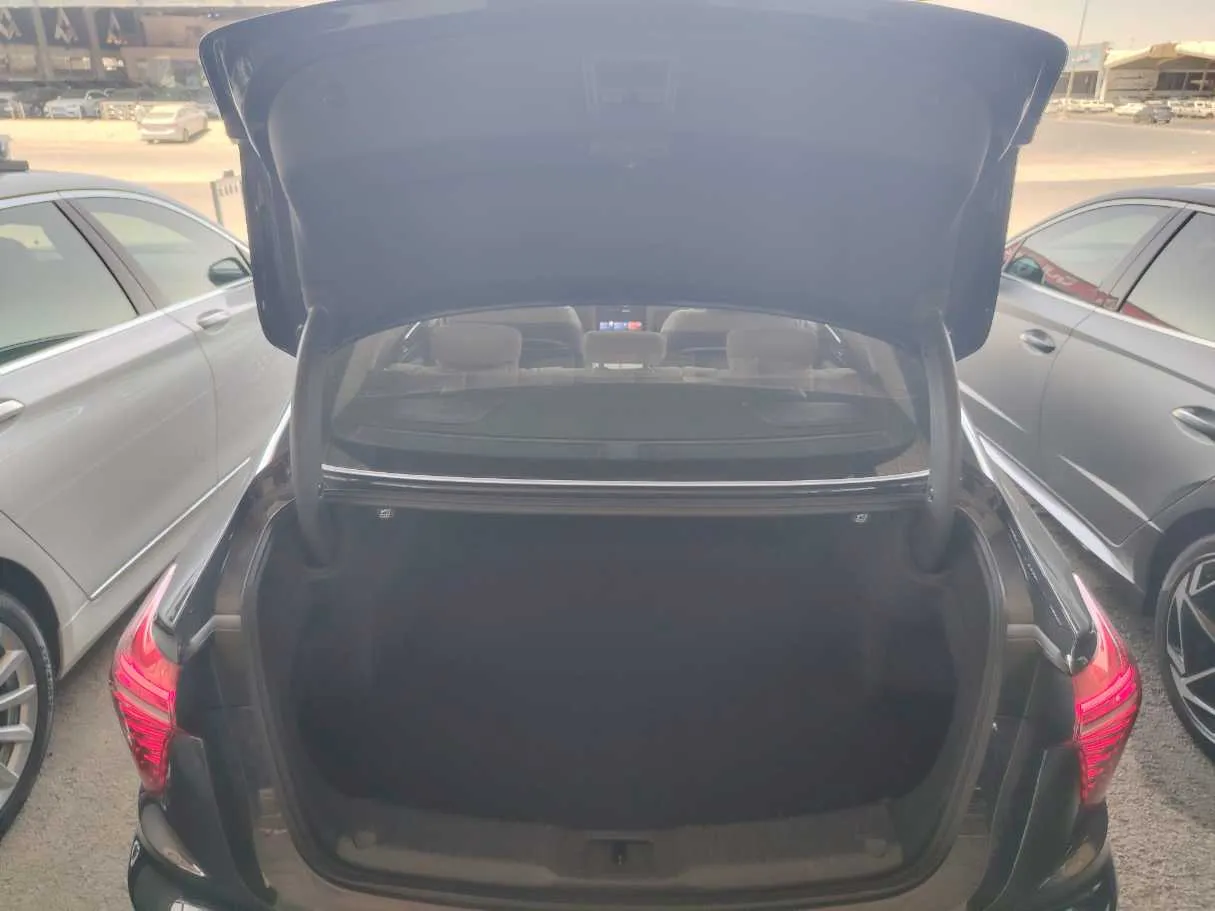 Car image 34