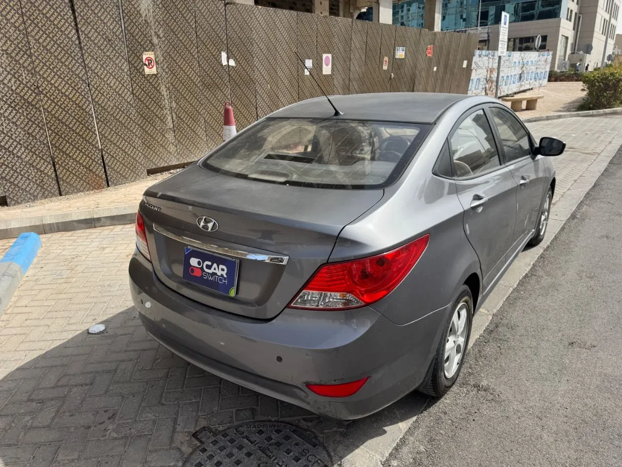 Car image 5