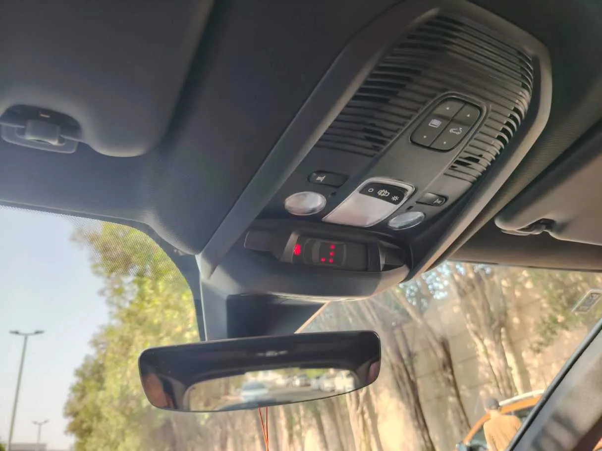 Car image 38