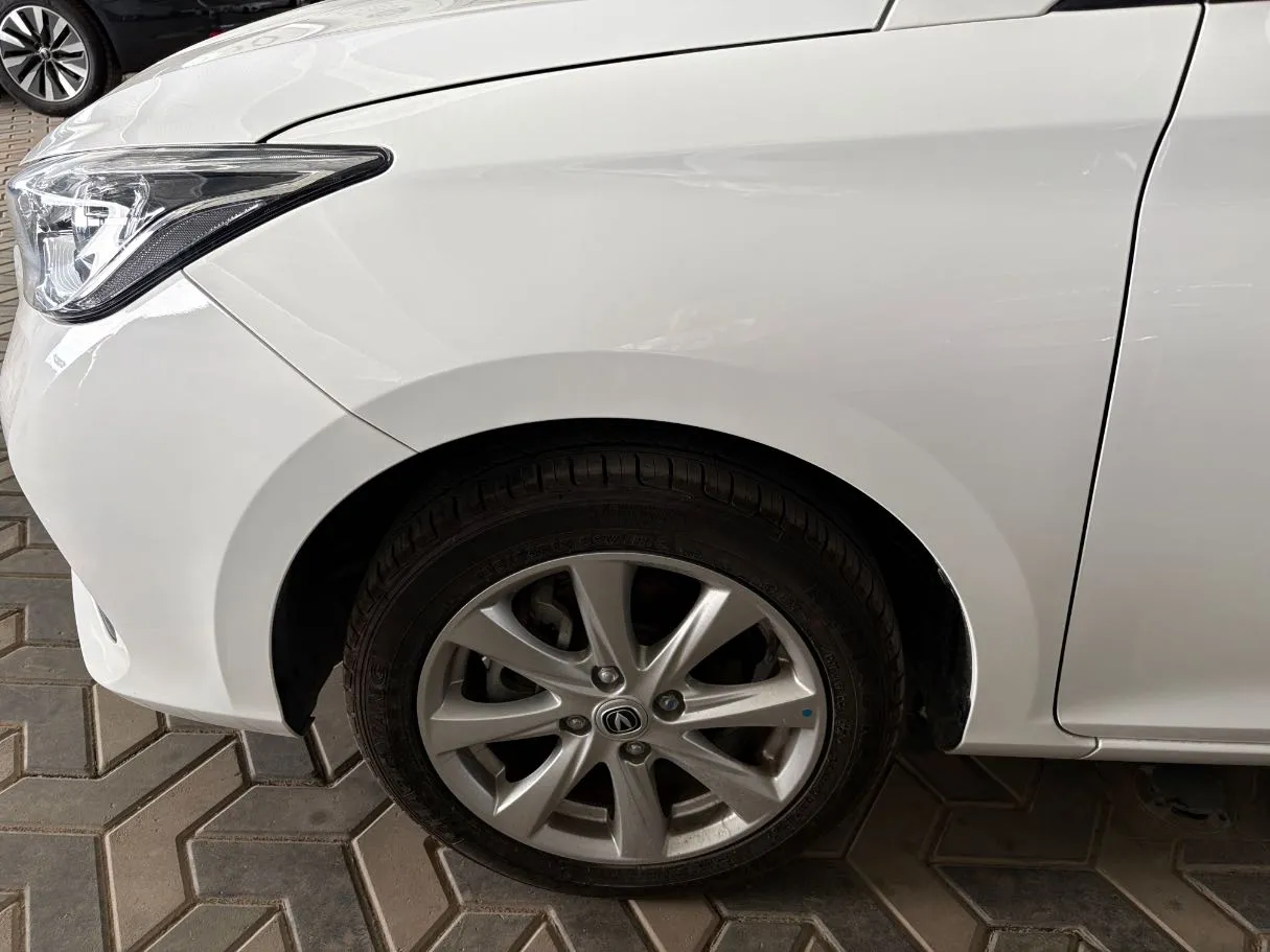 Car image 7