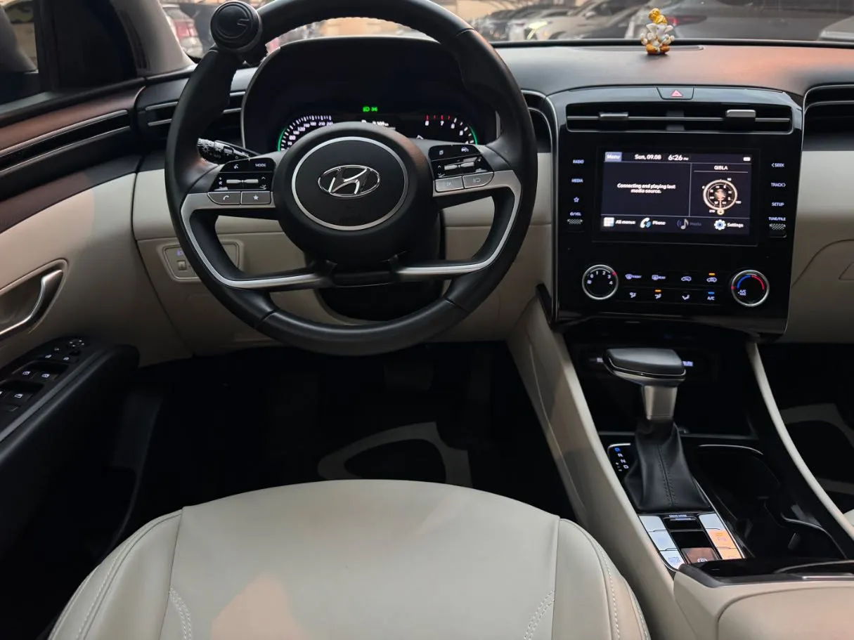 Car image 17