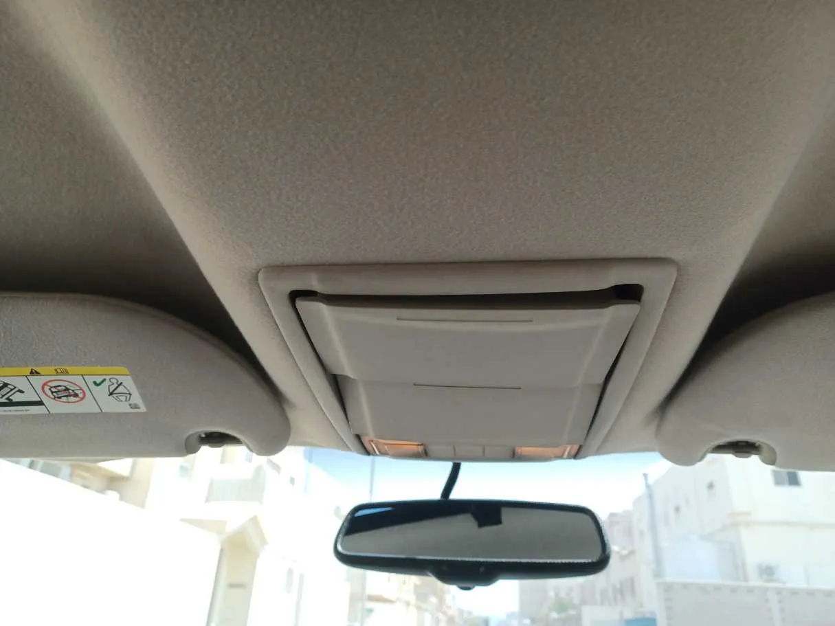 Car image 20