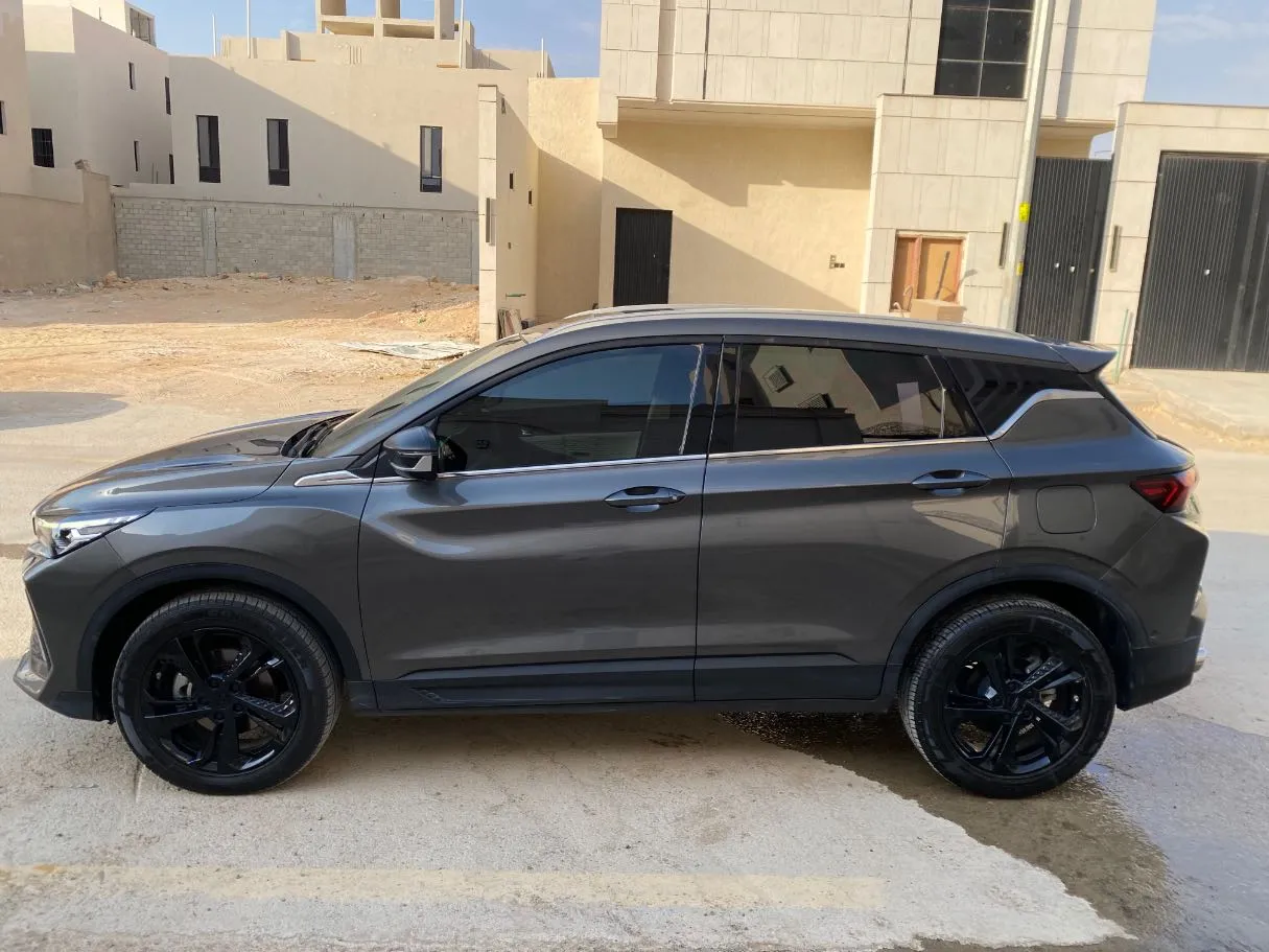 Car image 8