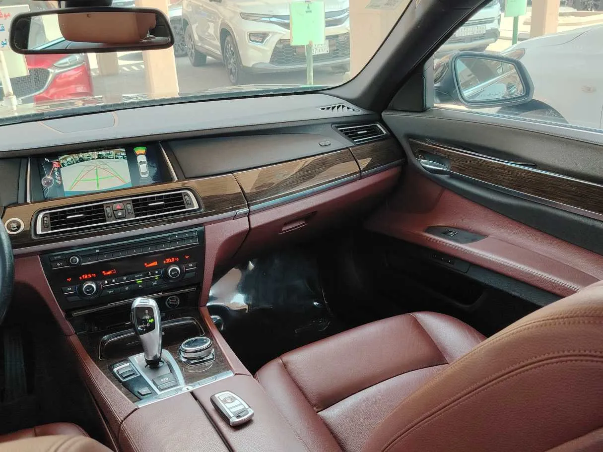 Car image 24