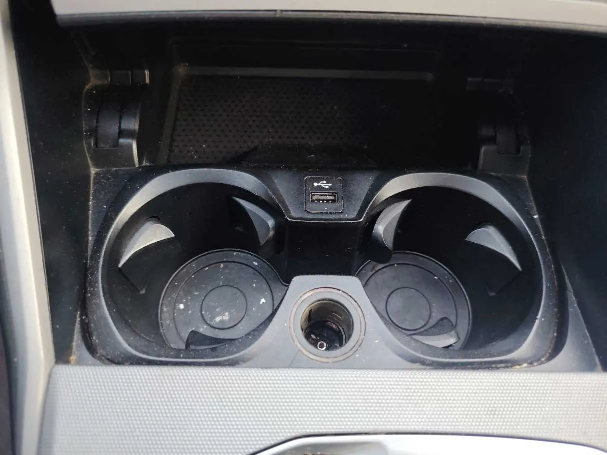 Car image 30
