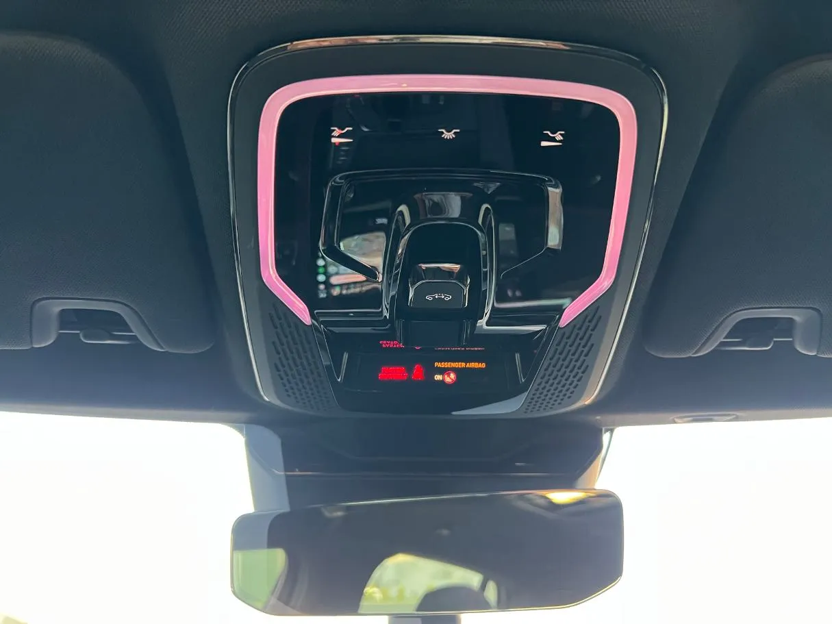 Car image 25