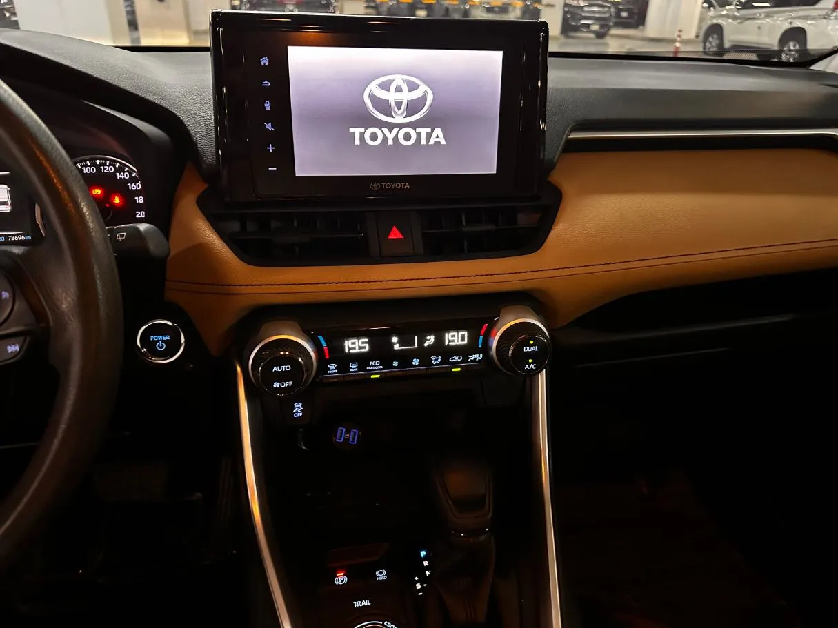 Car image 20