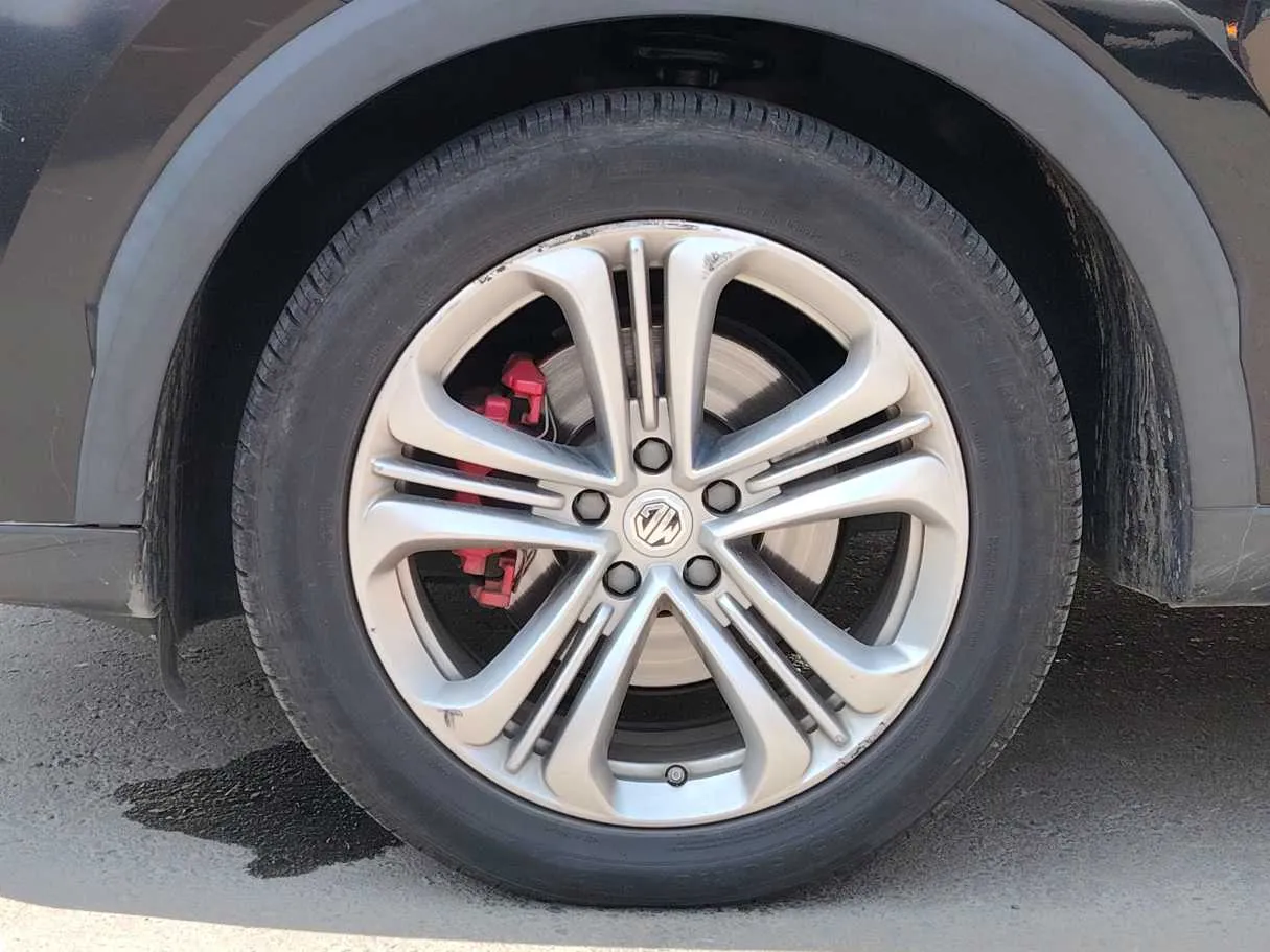 Car image 10