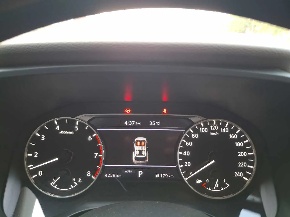 Car image 19