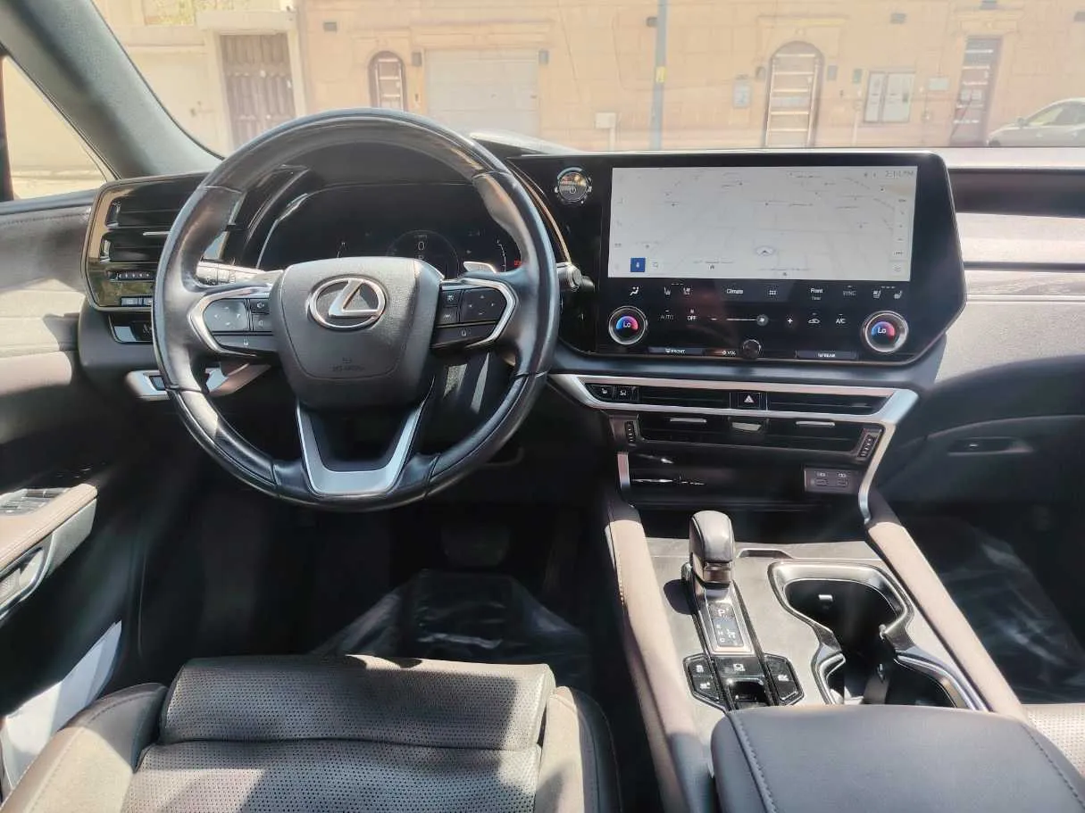 Car image 18