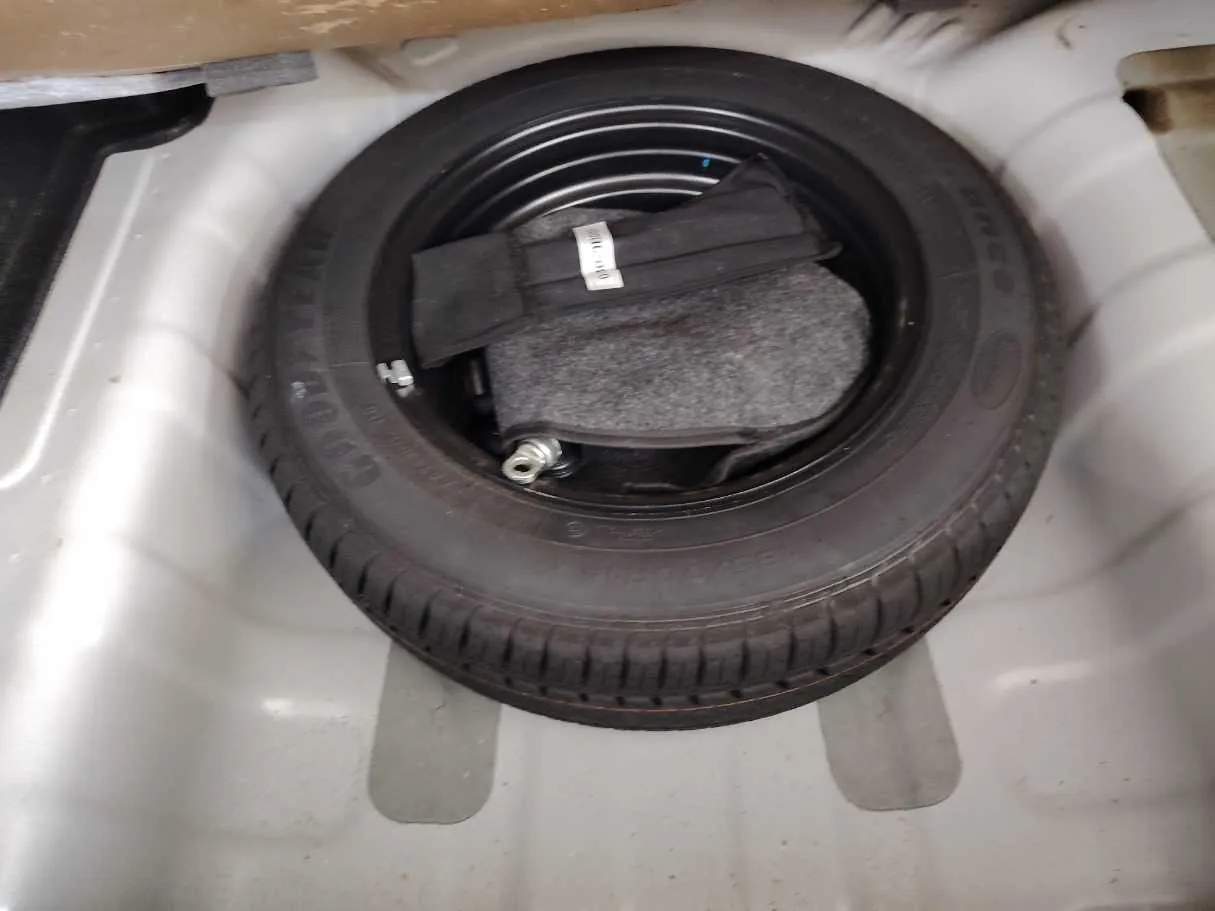 Car image 29