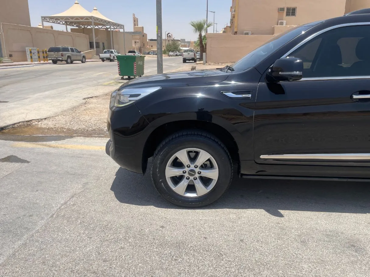 Car image 9