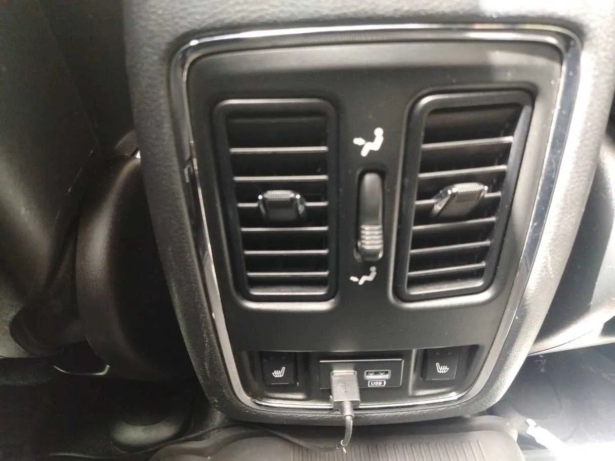 Car image 40