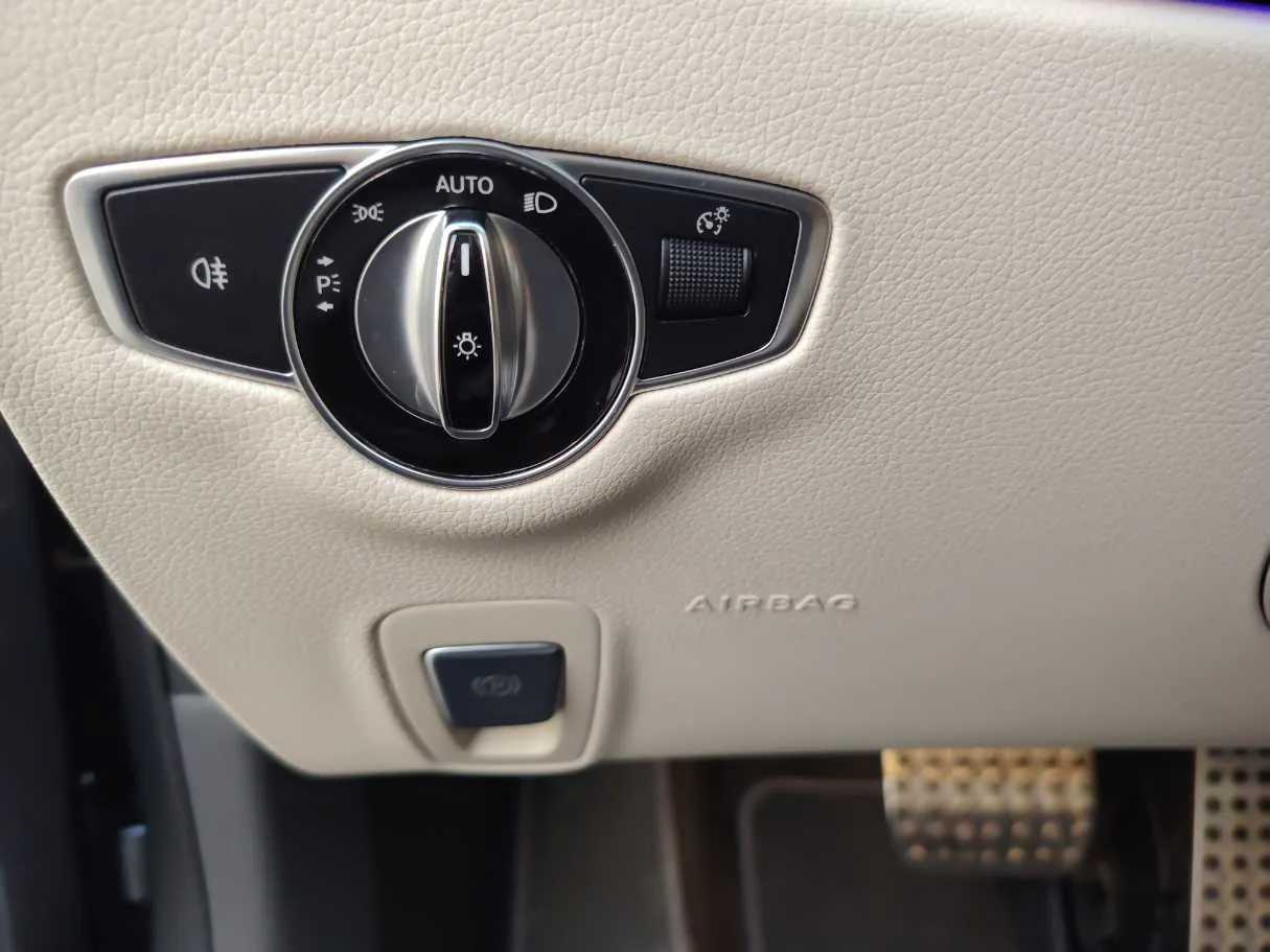 Car image 28