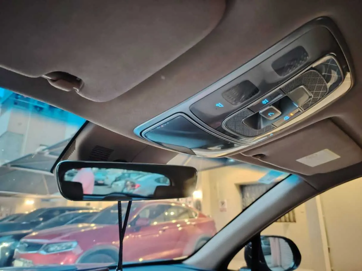 Car image 34