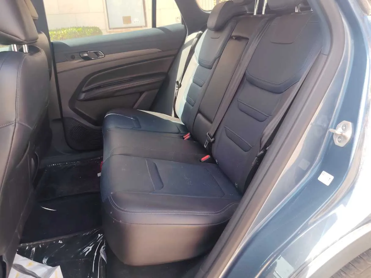 Car image 16