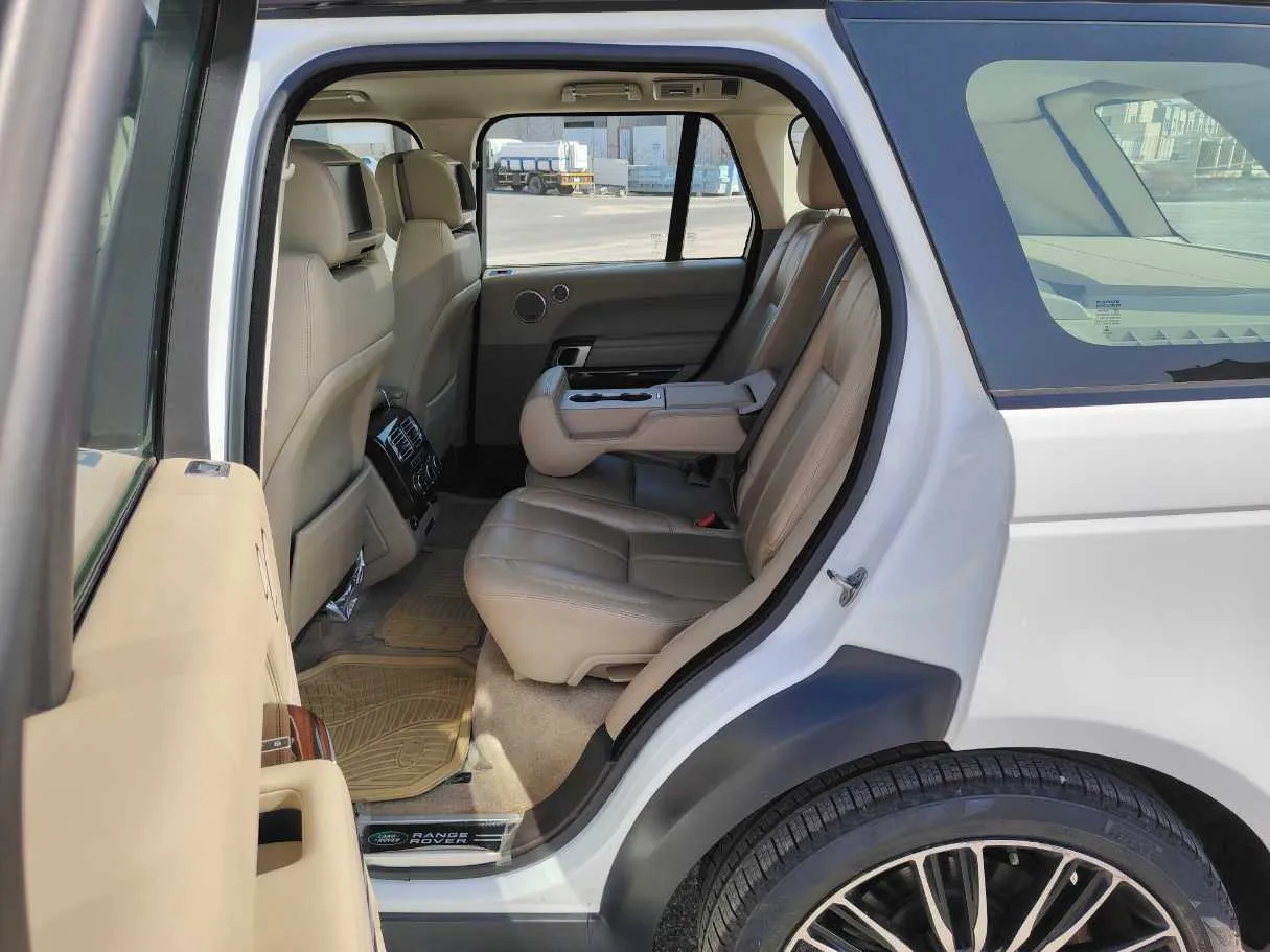 Car image 15