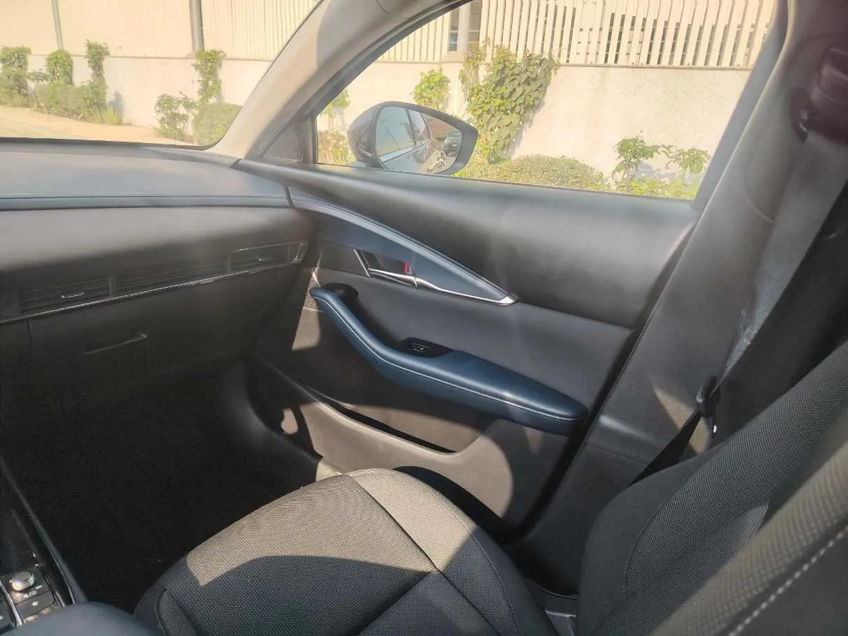Car image 35