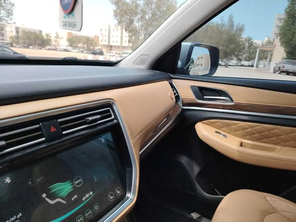 Car image 32