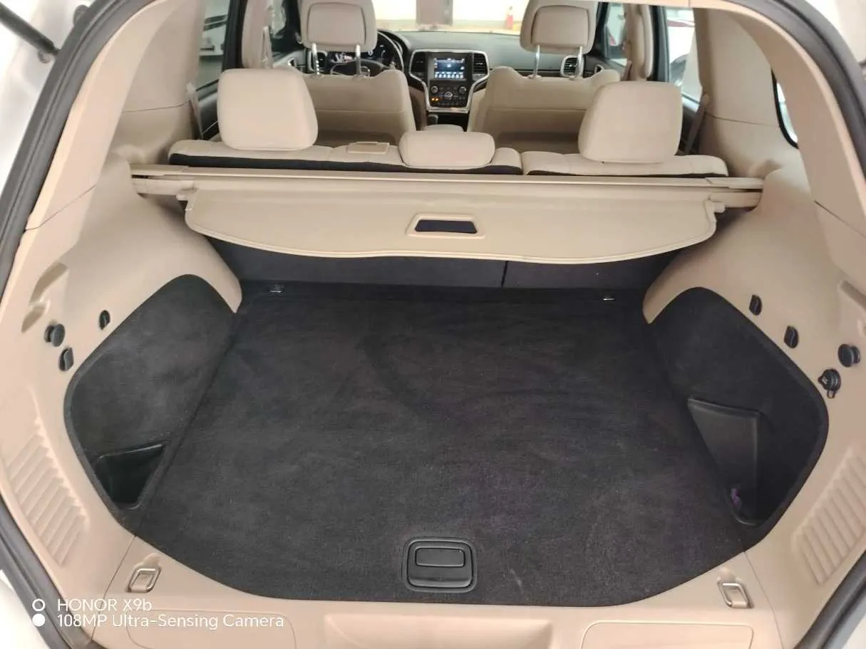 Car image 32