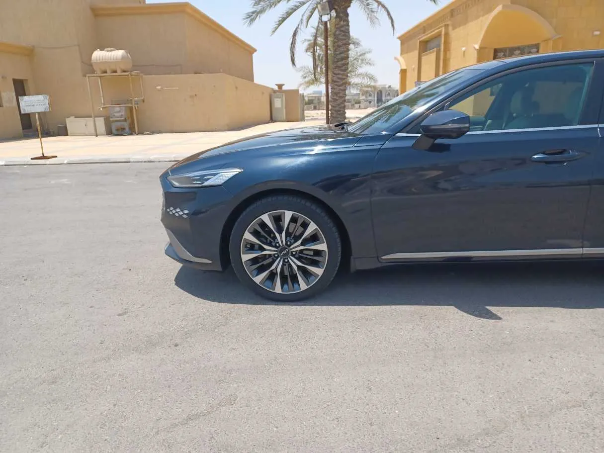 Car image 9