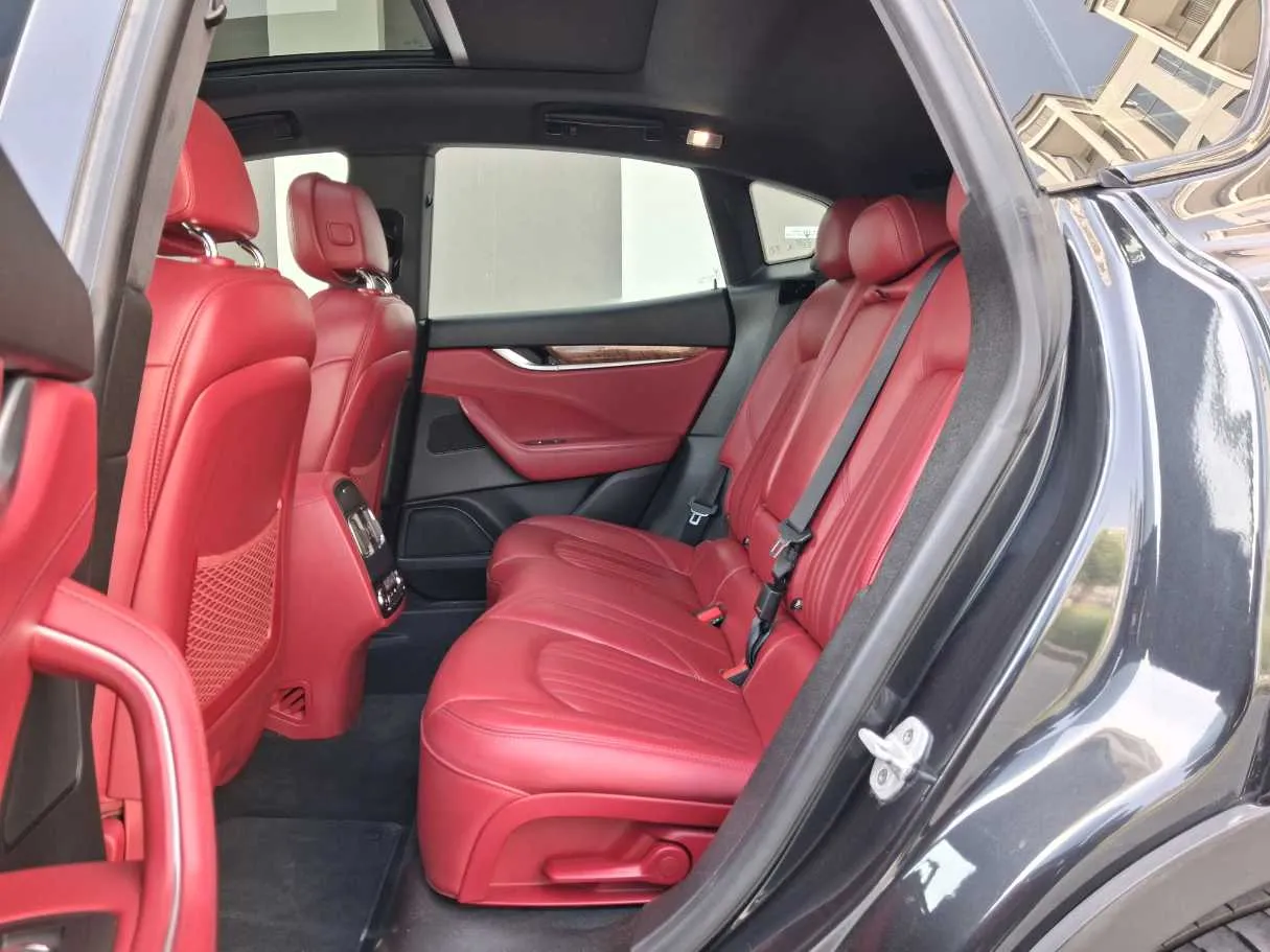 Car image 13