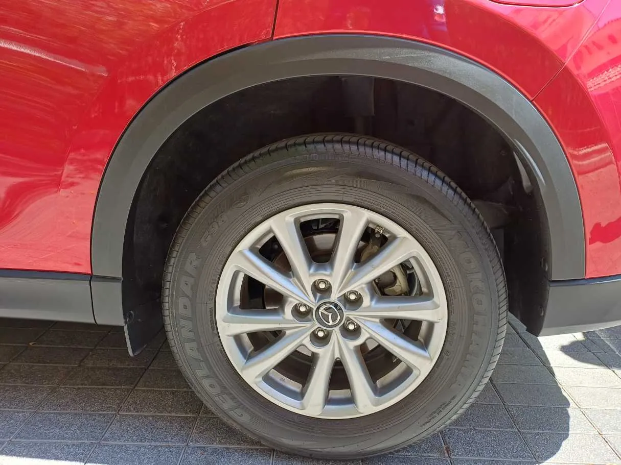 Car image 9