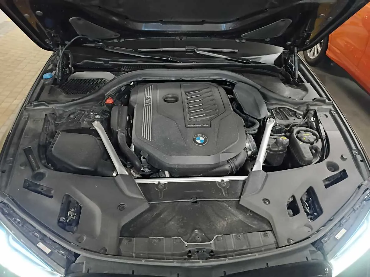 Car image 28