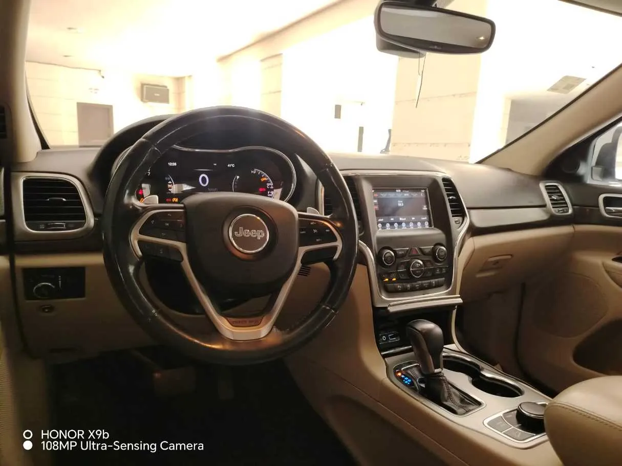 Car image 24