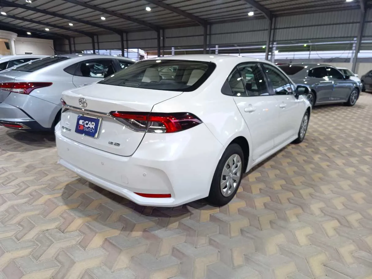 Car image 4