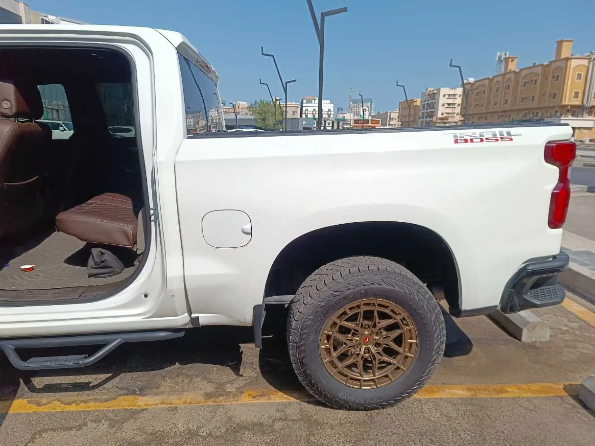 Car image 11