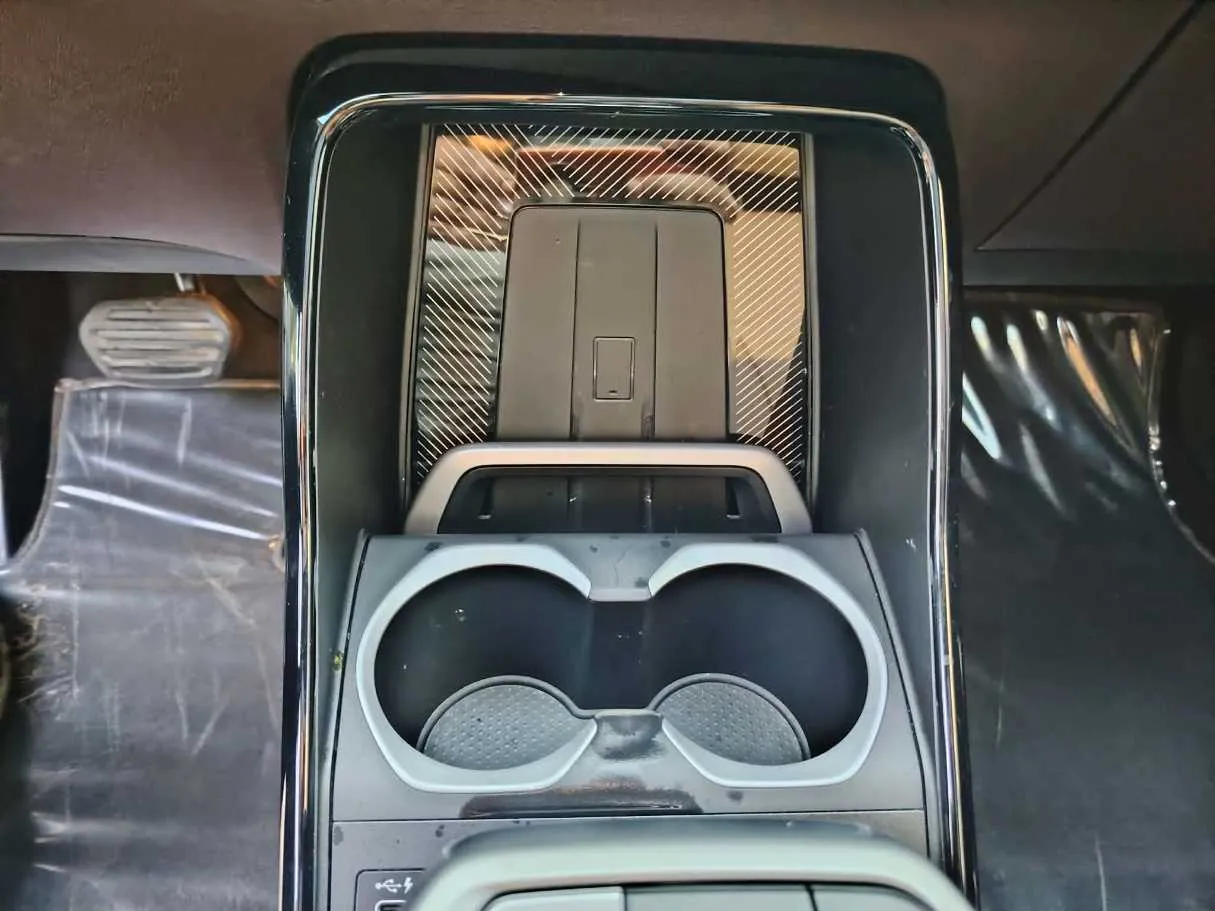 Car image 34