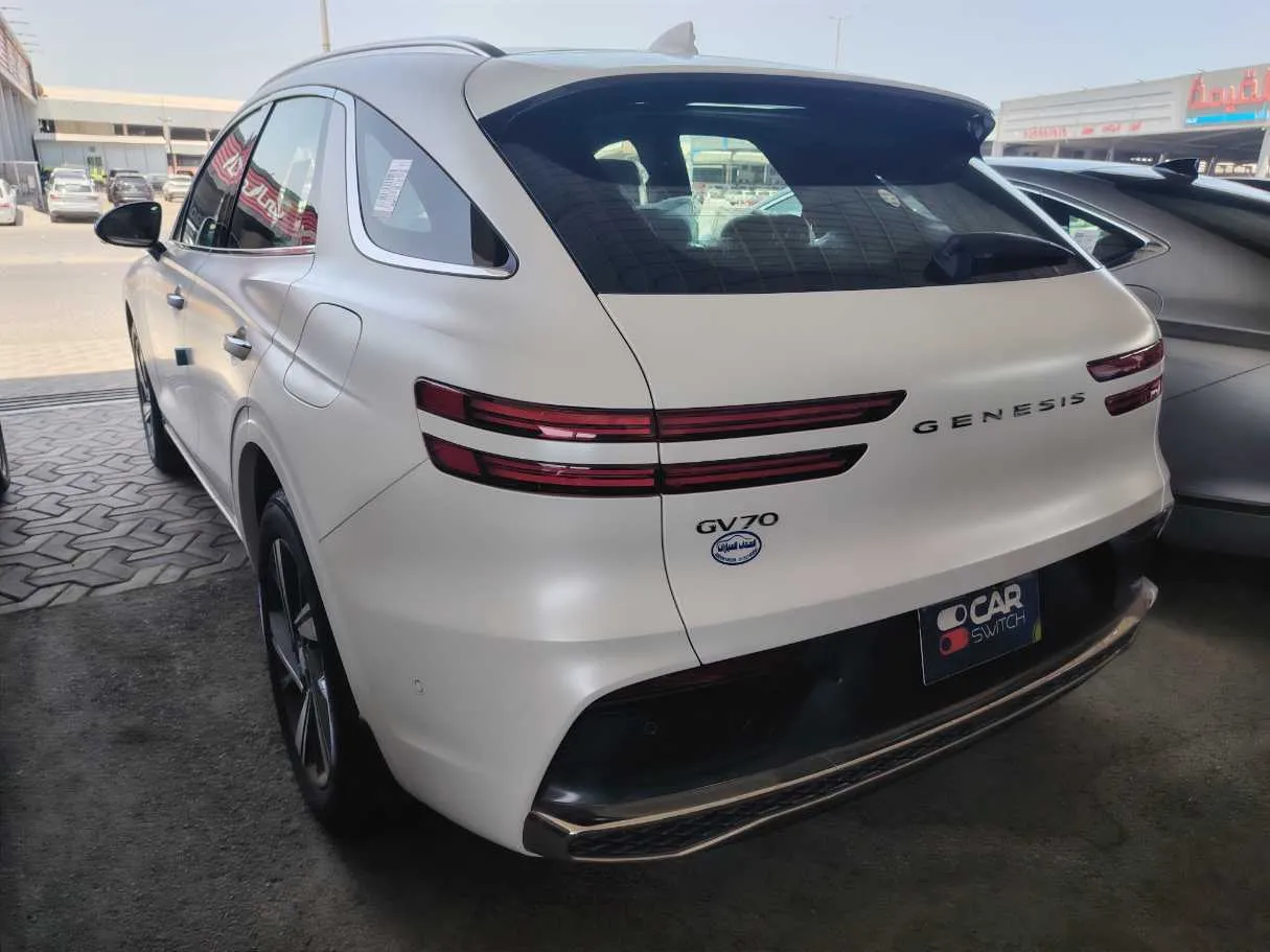 Car image 8