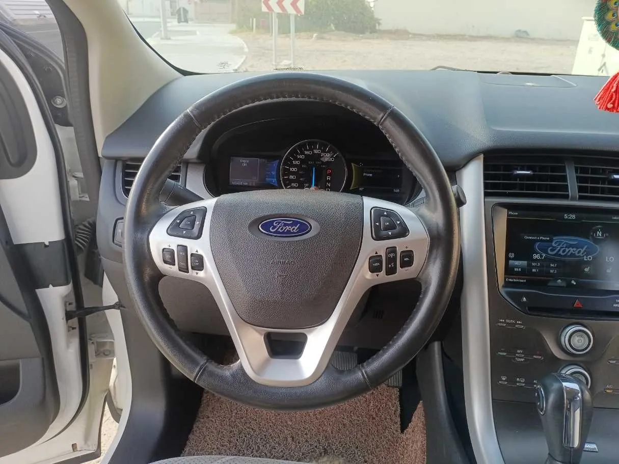 Car image 14