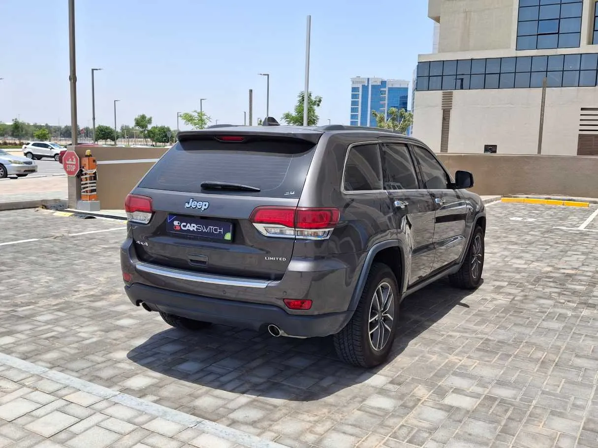 Car image 5