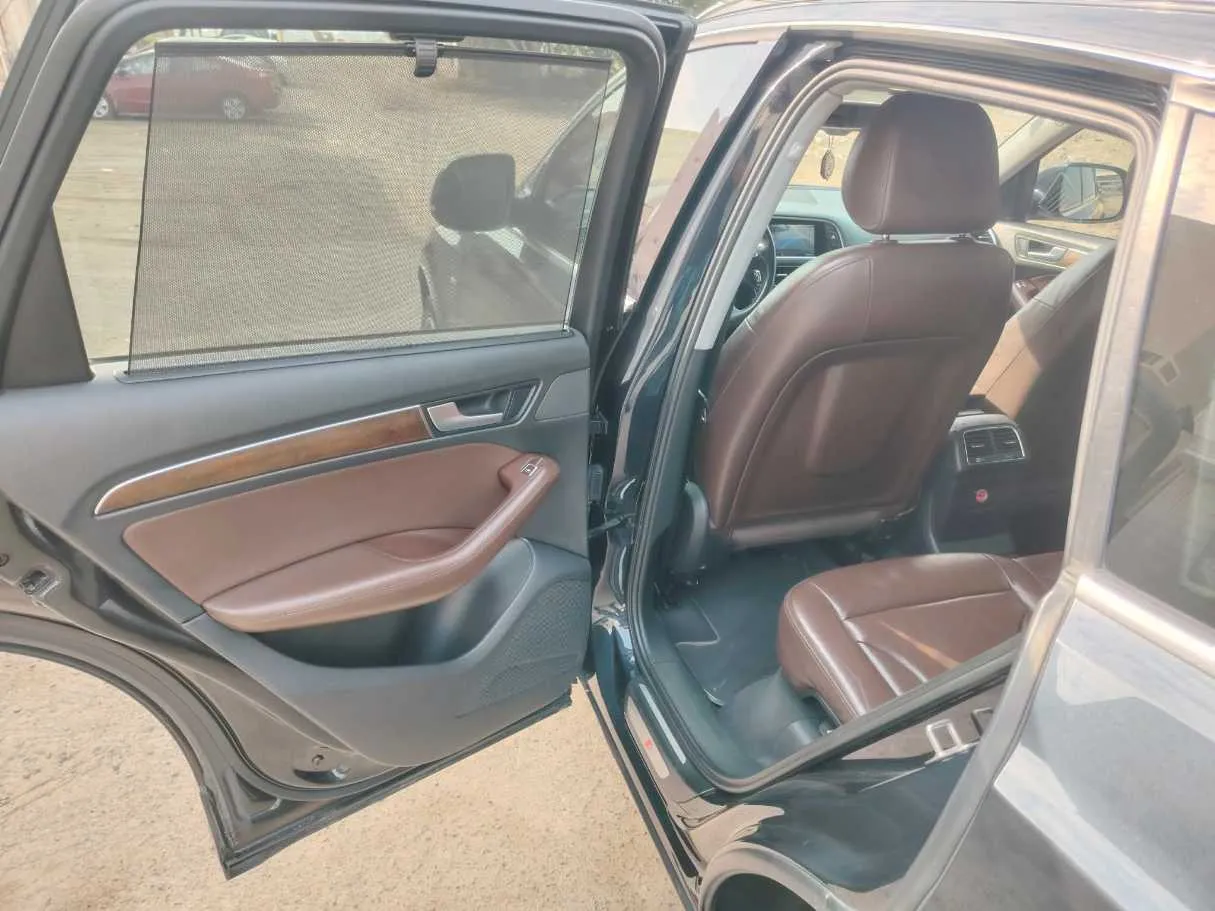 Car image 17