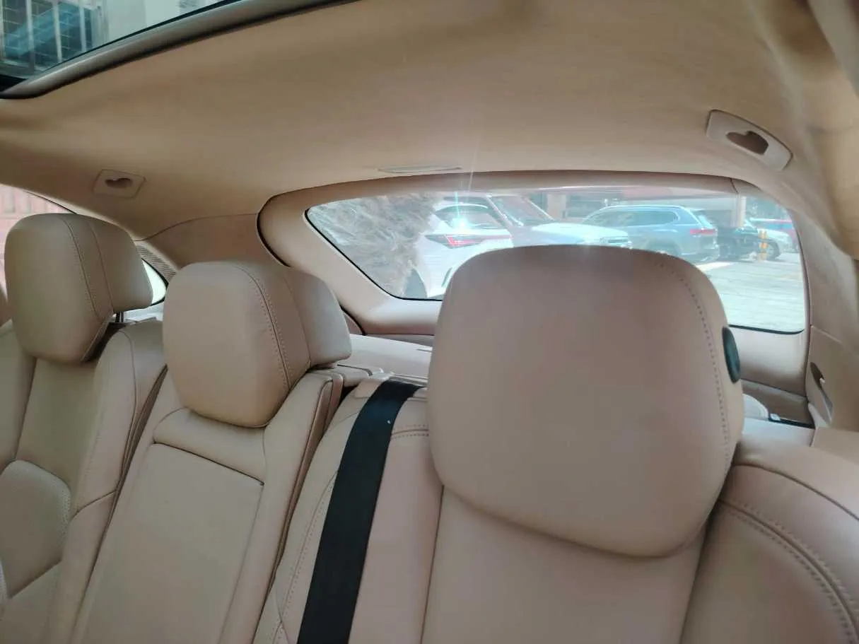 Car image 19