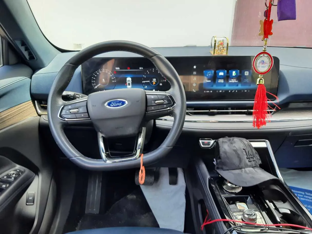 Car image 14